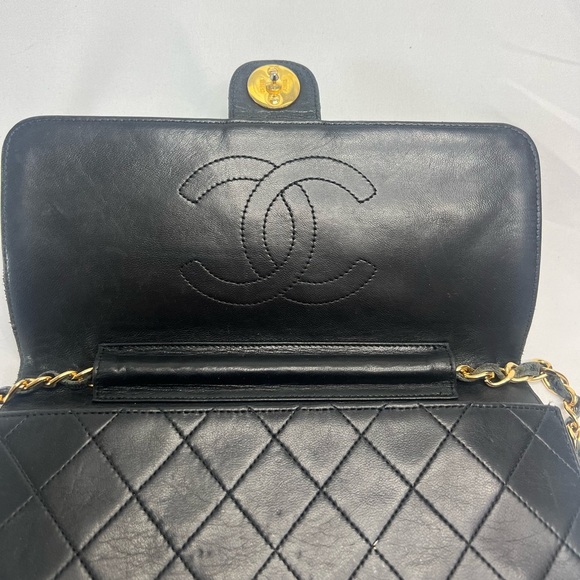 VINTAGE Chanel Shoulder Crossbody Flap Bag - Picture 7 of 14
